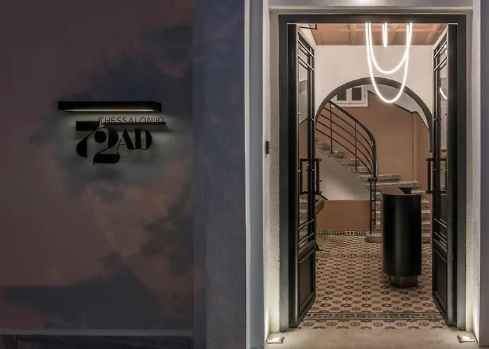72 Ad Suites